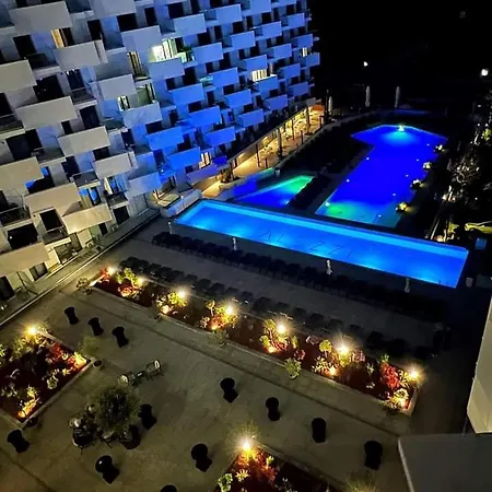 Infinity Roof Pool & * Năvodari
